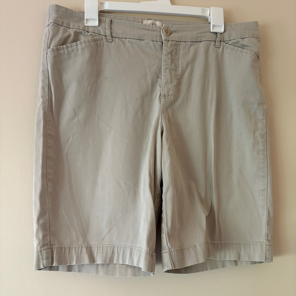 St Johns Bay Khaki Bermuda Shorts Womens 12 Stretch Cotton Mid Rise